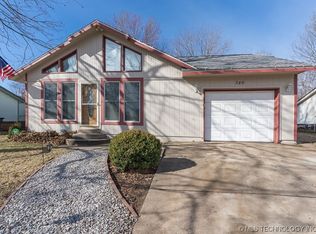 346 S Avenue F E, Collinsville, OK 74021
