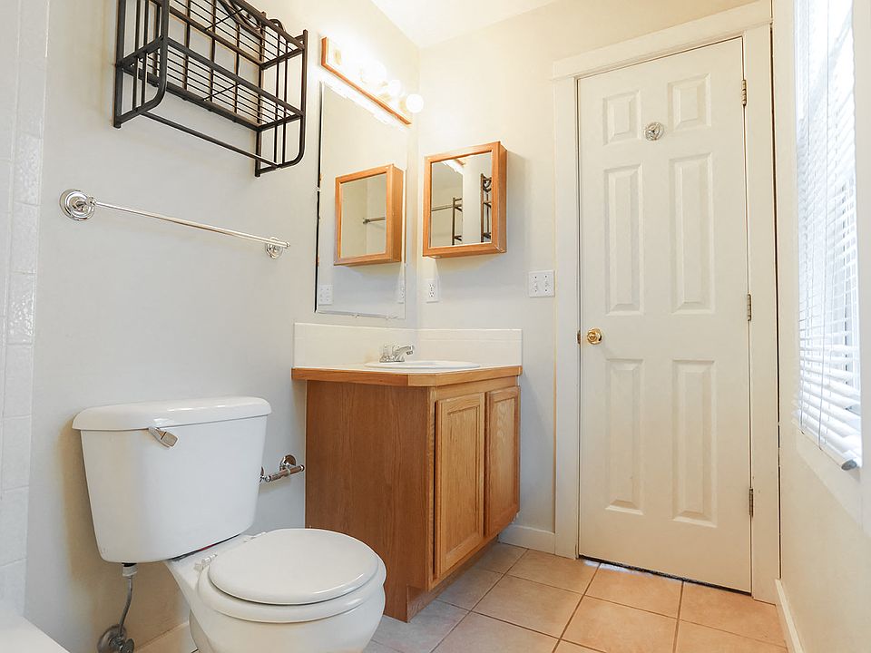 1840 18th Street Bathroom
