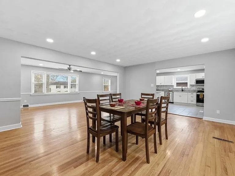2725 Greendale Ave — Photo 32