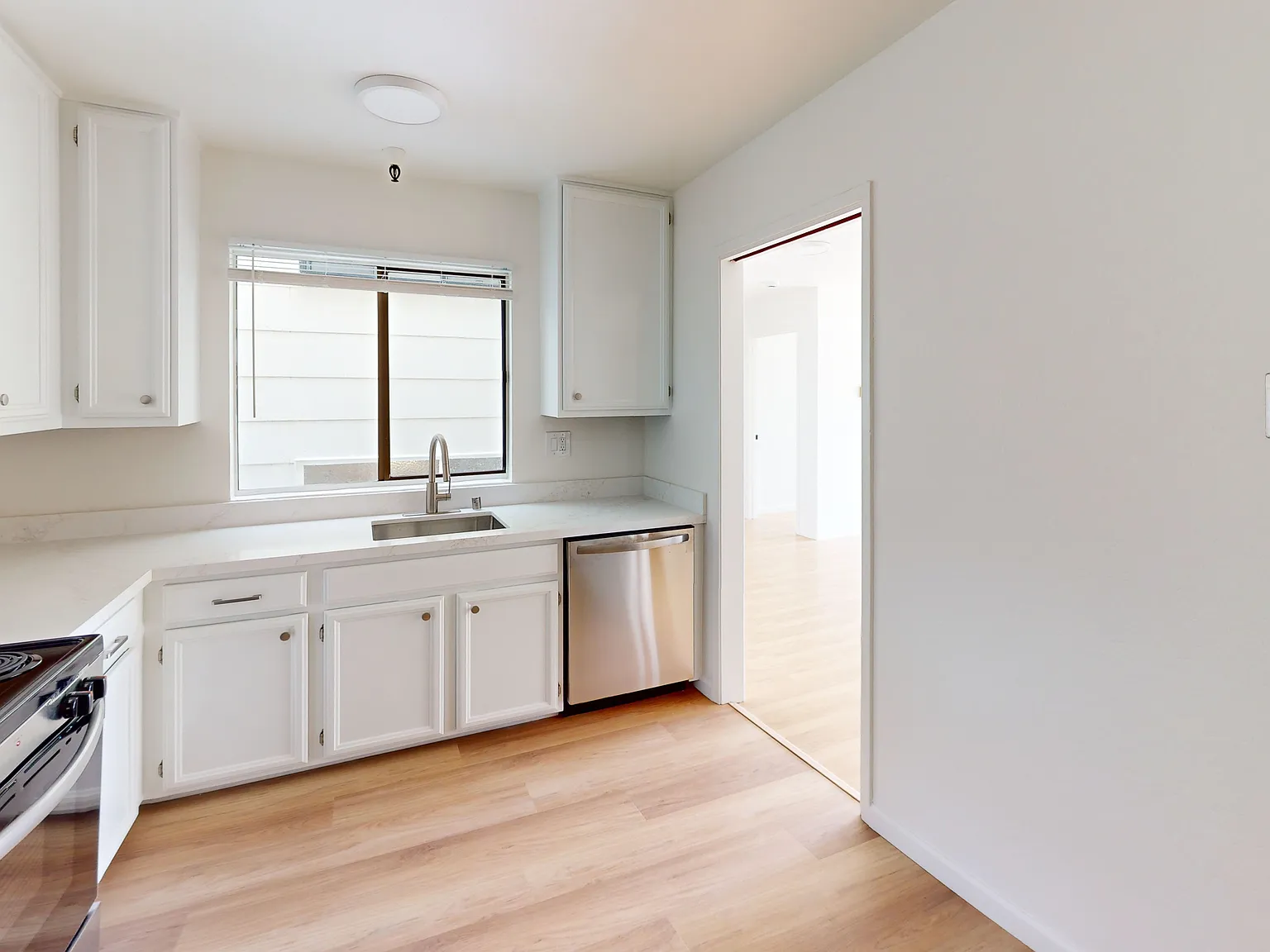 Charming 1BR in Laurel Heights | Pet Friendly — Photo 4