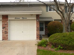 1615 Coloma Pl, Wheaton, IL 60189