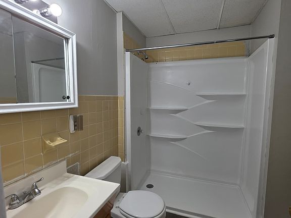 3rd image of 476 Thompson Ave #1A