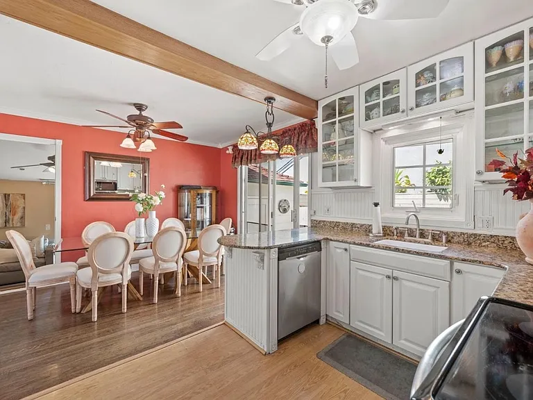 108 Burlingame Ave — Photo 6