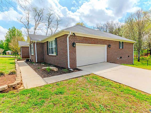 3rd image of 100 Peach Grove Ln