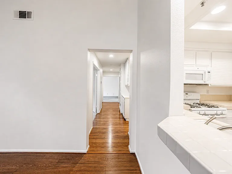 132 Cartier Aisle — Photo 19