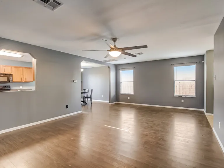 707 Perseus Dr — Photo 2