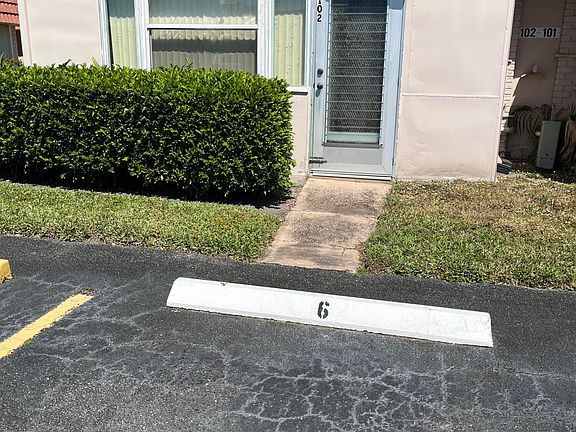 2nd image of 102 Seville D