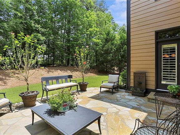 5th image of 111 Fernwood Dr