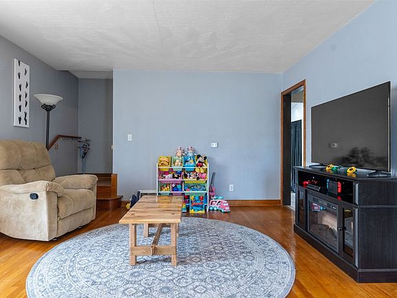 2nd image of 3 Schulte Ave