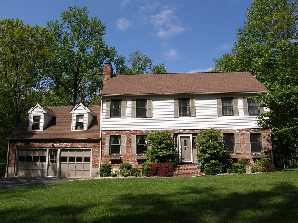 Classic Tashua Colonial
