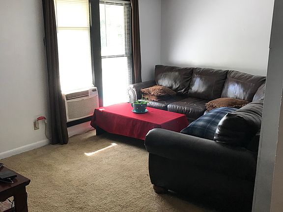 3rd image of 722 Brookside Dr