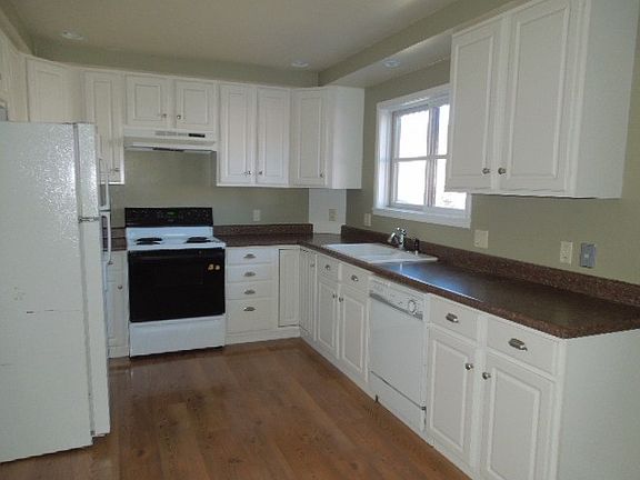 2nd image of 148 Elcho Ave Unit 12
