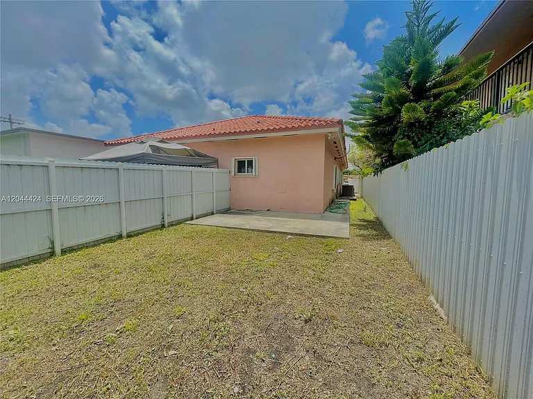 2487 W 5th Ct — Photo 16