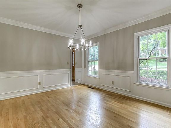5th image of 4339 Sprucebough Dr