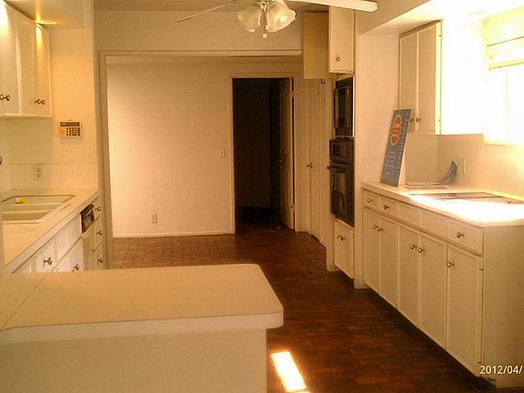 3rd image of 930 Boros Dr