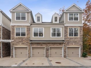 416 Welsh Pl, Morris Plains, NJ 07950