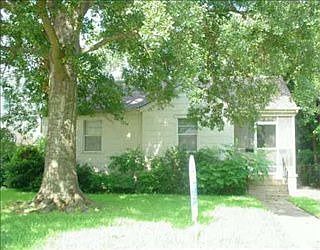 1st image of 1028 Roselawn St
