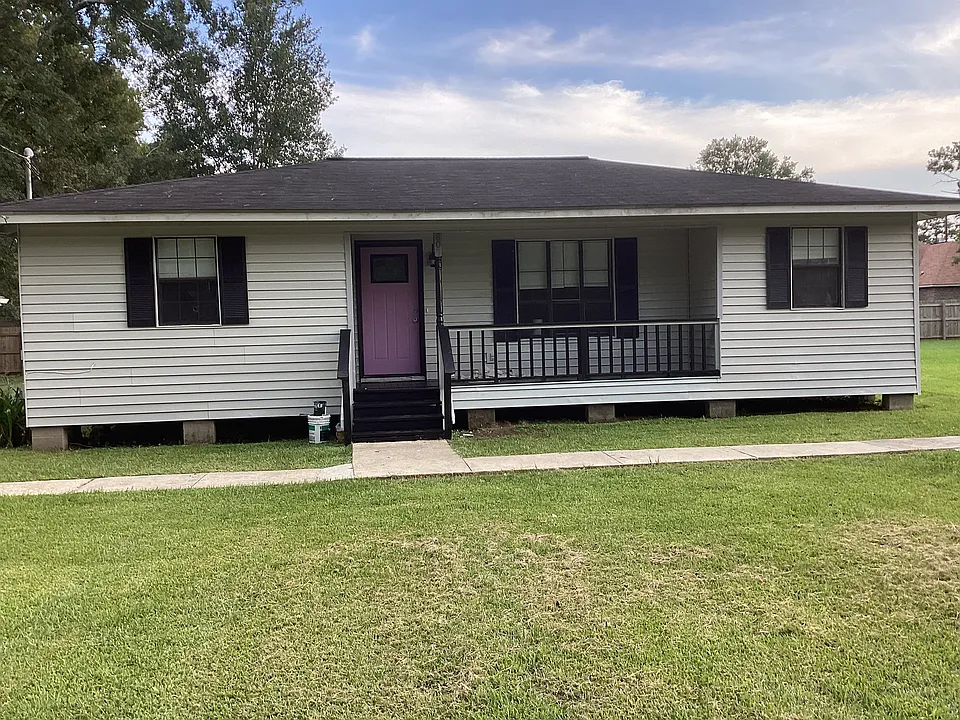 807 Phoenix Sq