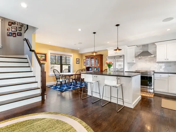 8 Crestview Rd #8, Roslindale, MA 02131