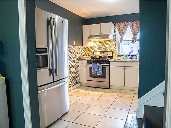 5th image of 653 Bellport Ave