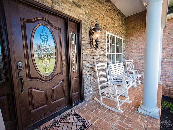 5th image of 995 Clear Creek Cir