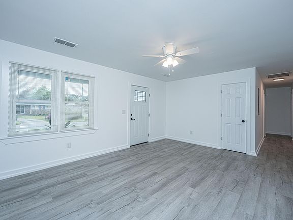 5th image of 814 Hoss Rd