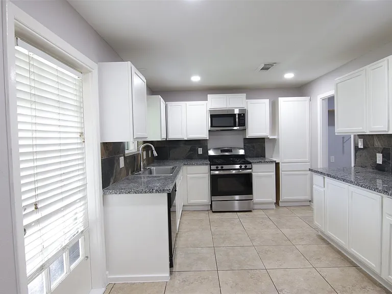 7941 Longridge Dr — Photo 5