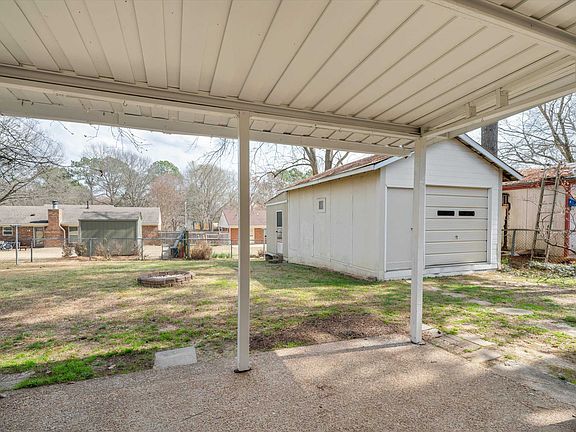 3rd image of 1154 Brado Dr S
