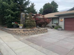 1586 3rd St SE, East Wenatchee, WA 98802