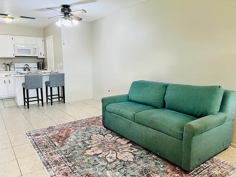 1100 E Caroline St — Photo 11
