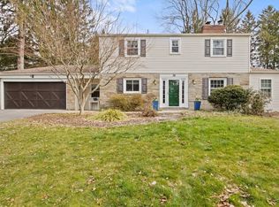 36 Shire Oaks Dr, Pittsford, NY 14534