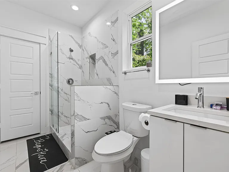523 Schweikhardt St — Photo 24