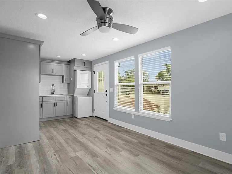 4521 Edgewater Dr #3 — Photo 5