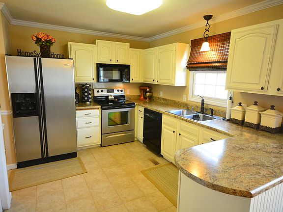 3rd image of 165 Peachtree Dr
