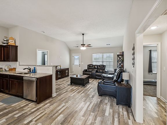 3rd image of 111 Meadowbrook Dr