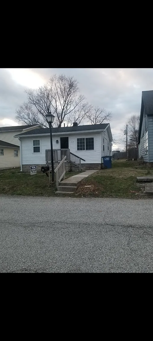 715 V St photo 1