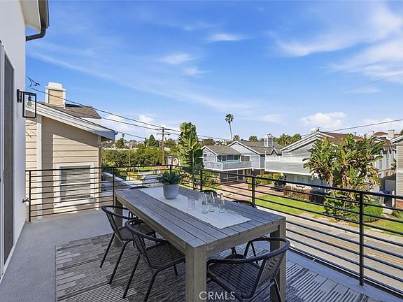 3rd image of 1836 Rockefeller Ln