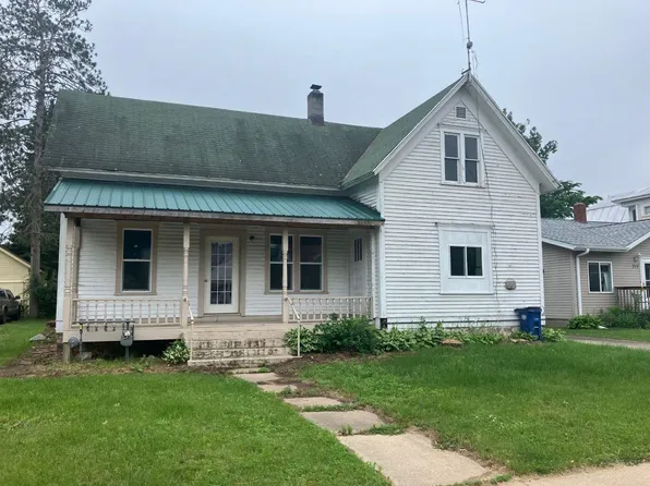 713 N Main St, Marion, WI 54950
