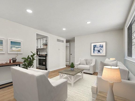 3rd image of 1110 Roberts St