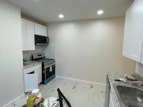 3rd image of 180 Bay 25th St #1