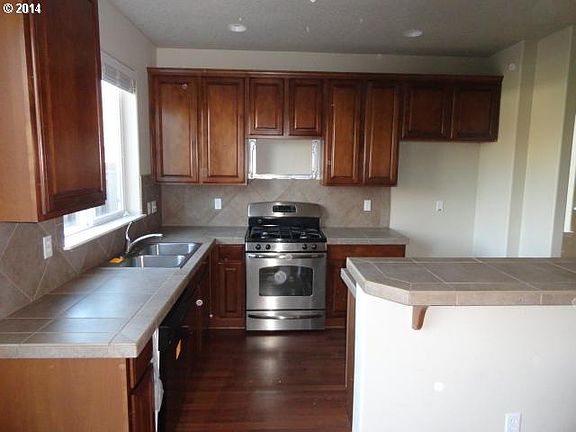 3rd image of 4877 SE Sandalwood St