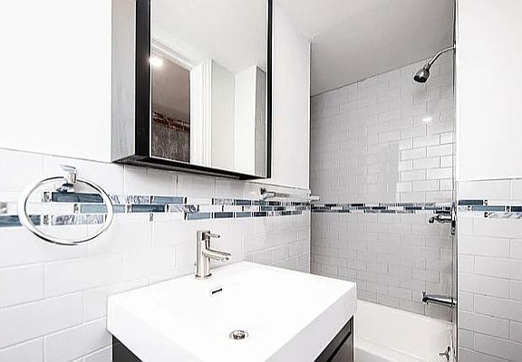 3rd image of 310 E 89th St #516