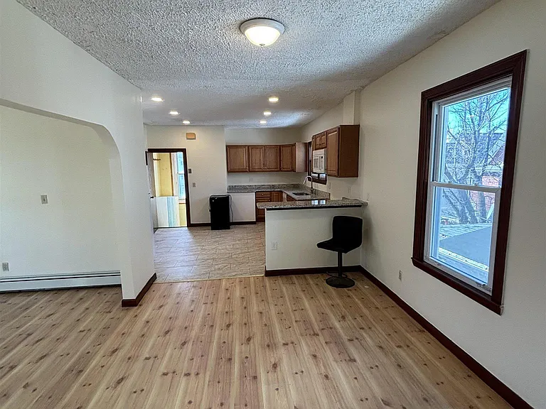 569 Main St — Photo 14