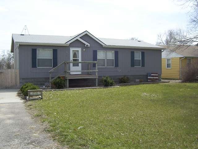 1st image of 816 E 15th St