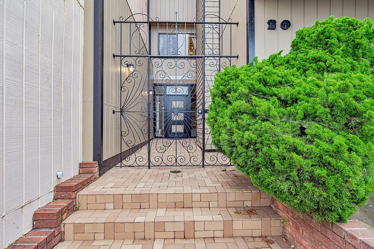 Building Photo - 20 Lomita Ave