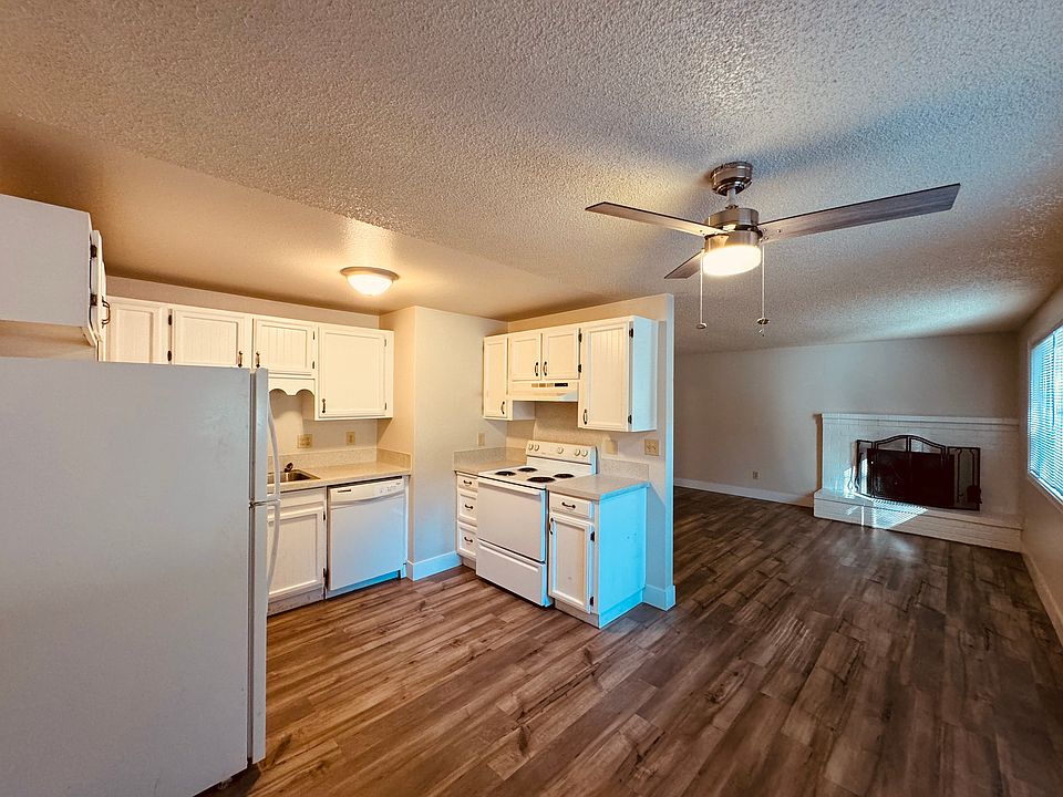 1st image of 3218 Edgewood Dr APT B