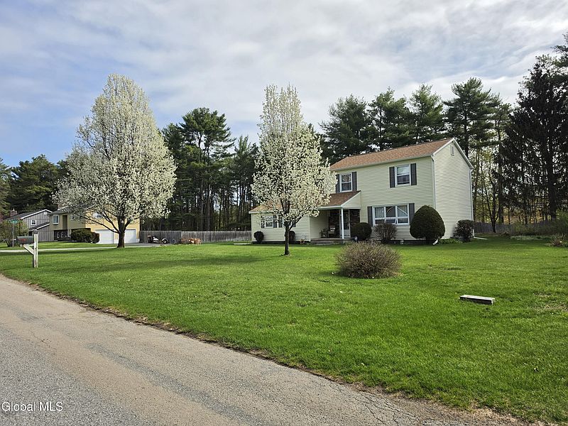 2nd image of 11 Sweetbriar Lane