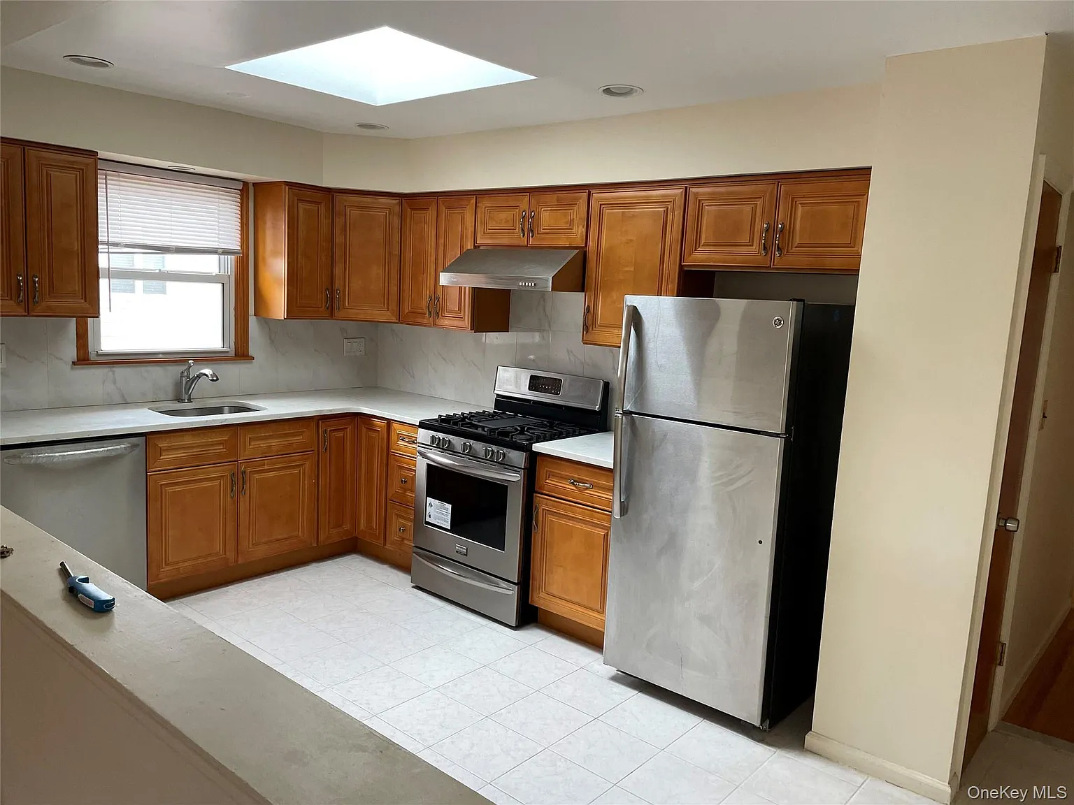 3 bed, 2.0 bath, 1100 sqft, $4,200 — Photo 3