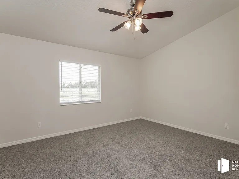 1081 Gary Dr — Photo 8