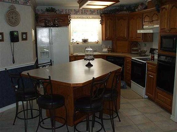 2nd image of 110 Sunset Dr